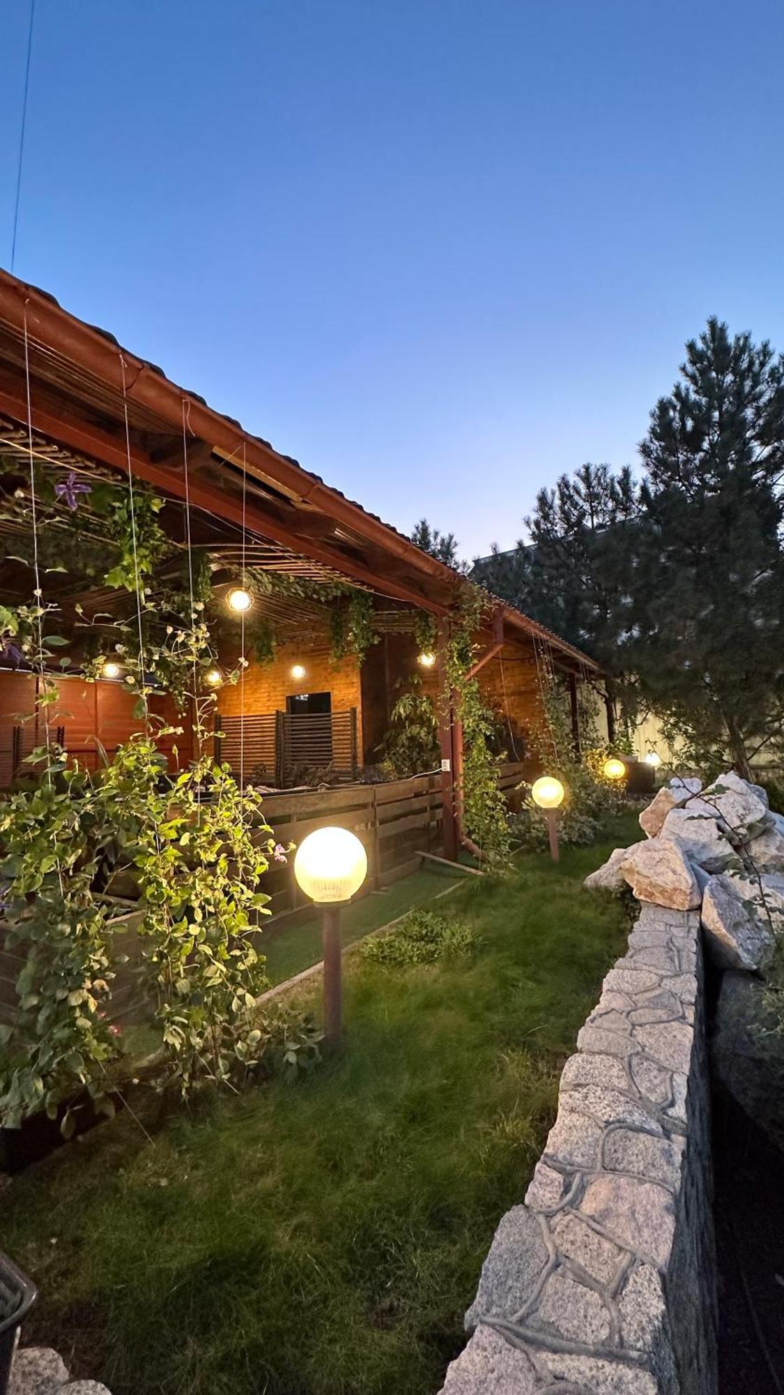 Tian-Shan Hotel Bishkek Exterior photo